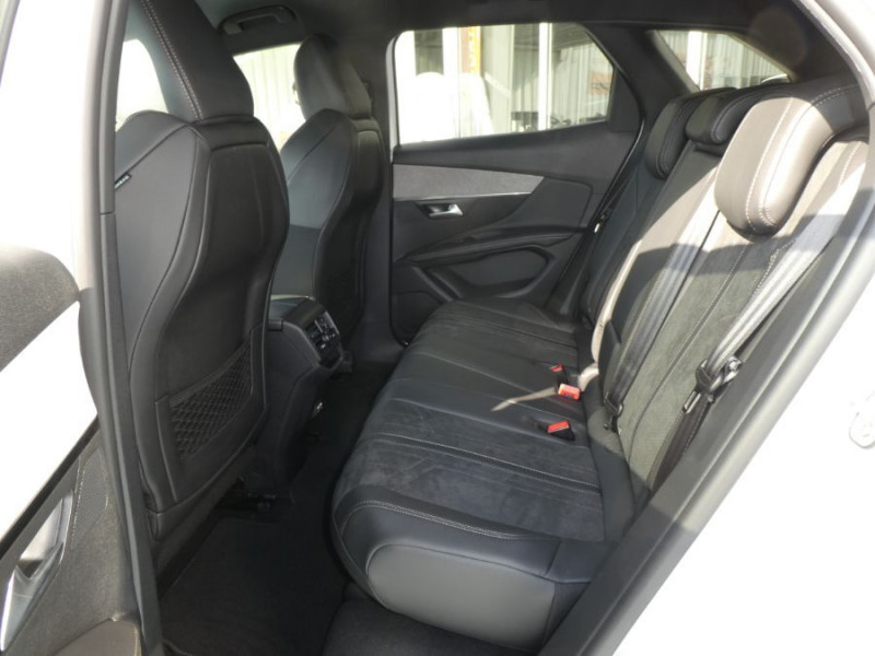 Photo 15 de l'offre de PEUGEOT 3008 II (2) 1.5 BlueHDi 130 EAT8 GT Alcantara TOE Hayon EL. 360° 1ère Main à 26450€ chez Mérignac auto