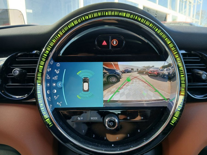 Photo 6 de l'offre de MINI MINI III (F56) NEW 1.5i 136 BVA7 COOPER 5P CUIR TOE Camera Key Less HUD Hifi... à 29490€ chez Mérignac auto