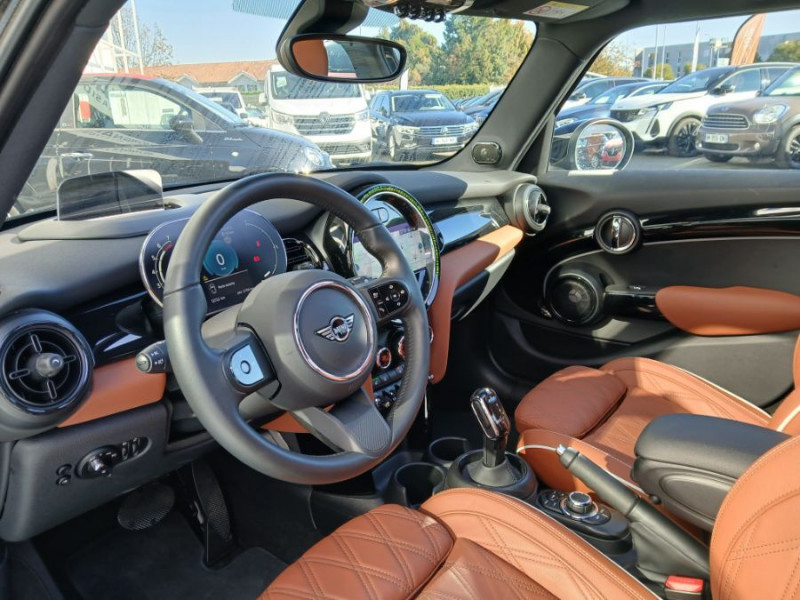 Photo 4 de l'offre de MINI MINI III (F56) NEW 1.5i 136 BVA7 COOPER 5P CUIR TOE Camera Key Less HUD Hifi... à 29490€ chez Mérignac auto