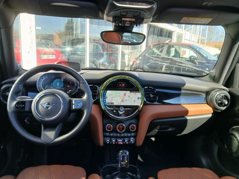 Photo 5 de l'offre de MINI MINI III (F56) NEW 1.5i 136 BVA7 COOPER 5P CUIR TOE Camera Key Less HUD Hifi... à 29490€ chez Mérignac auto