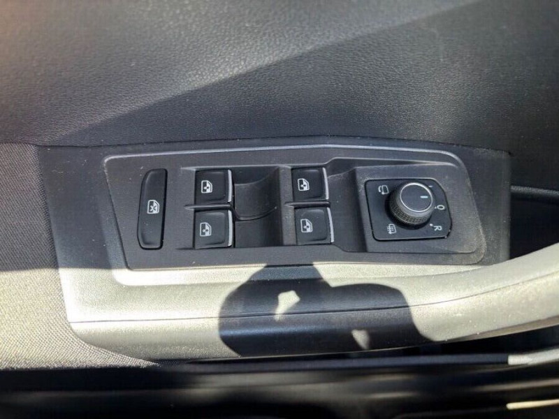 Photo 17 de l'offre de VOLKSWAGEN T-ROC 1.0 TSI 115 BVM6 LOUNGE CarPlay ACC Radars à 15450€ chez Mérignac auto