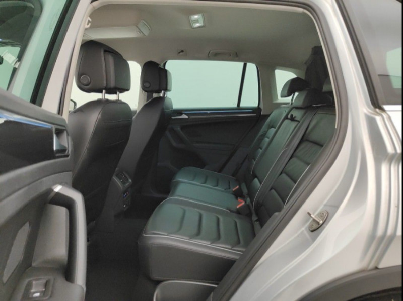 Photo 6 de l'offre de VOLKSWAGEN TIGUAN II (2) 2.0 TDI 150 DSG 2WD ELEGANCE CUIR Camera ACC Hayon EL. JA18 1ère Main à 32490€ chez Mérignac auto