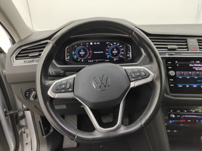 Photo 7 de l'offre de VOLKSWAGEN TIGUAN II (2) 2.0 TDI 150 DSG 2WD ELEGANCE CUIR Camera ACC Hayon EL. JA18 1ère Main à 32490€ chez Mérignac auto