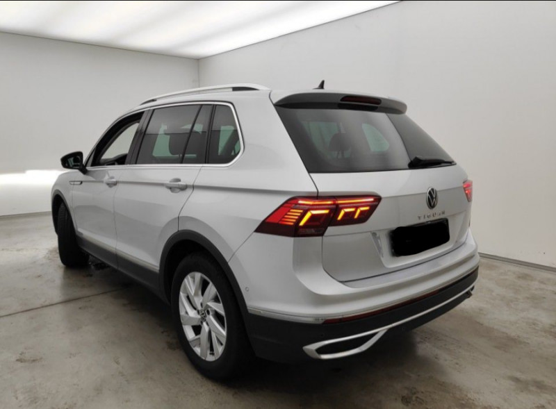 Photo 3 de l'offre de VOLKSWAGEN TIGUAN II (2) 2.0 TDI 150 DSG 2WD ELEGANCE CUIR Camera ACC Hayon EL. JA18 1ère Main à 32490€ chez Mérignac auto