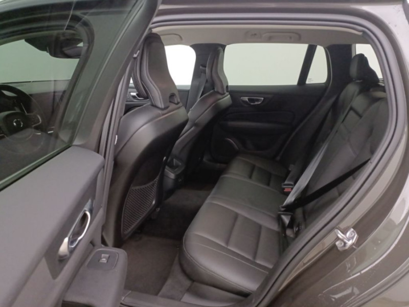 Photo 11 de l'offre de VOLVO V60 B3 2.0 163cv Geartronic MOMENTUM CUIR Hayon EL. SC Camera 1ère Main à 30950€ chez Mérignac auto