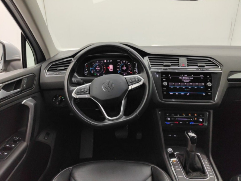 Photo 4 de l'offre de VOLKSWAGEN TIGUAN II (2) 2.0 TDI 150 DSG 2WD ELEGANCE CUIR Camera ACC Hayon EL. JA18 1ère Main à 32490€ chez Mérignac auto