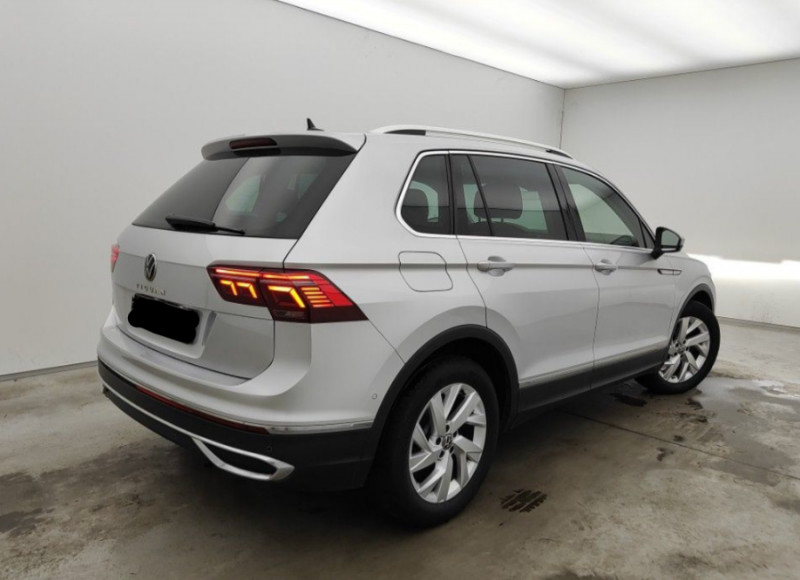 Photo 10 de l'offre de VOLKSWAGEN TIGUAN II (2) 2.0 TDI 150 DSG 2WD ELEGANCE CUIR Camera ACC Hayon EL. JA18 1ère Main à 32490€ chez Mérignac auto