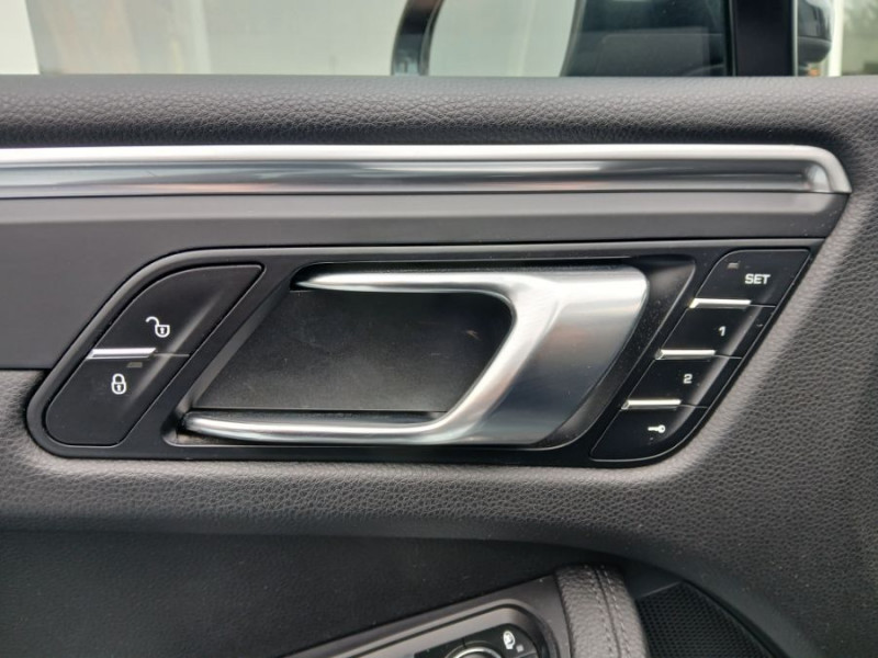 Photo 14 de l'offre de PORSCHE MACAN II 2.0 252 PDK TOE JA20 Camera Bose 1ère Main à 52900€ chez Mérignac auto