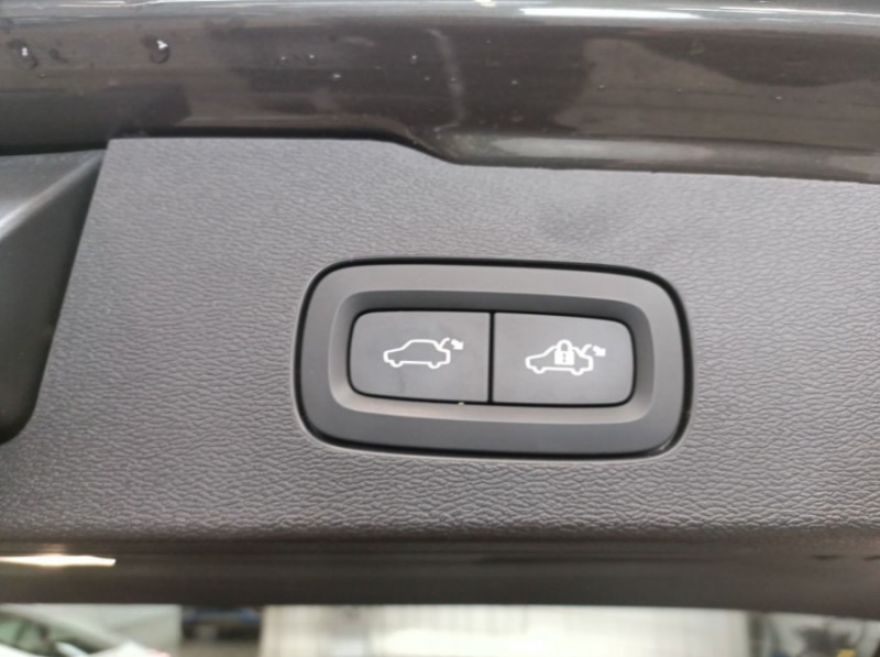 Photo 10 de l'offre de VOLVO V60 B3 2.0 163cv Geartronic MOMENTUM CUIR Hayon EL. SC Camera 1ère Main à 30950€ chez Mérignac auto