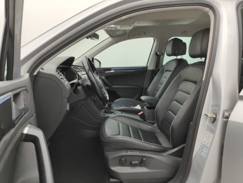 Photo 5 de l'offre de VOLKSWAGEN TIGUAN II (2) 2.0 TDI 150 DSG 2WD ELEGANCE CUIR Camera ACC Hayon EL. JA18 1ère Main à 32490€ chez Mérignac auto