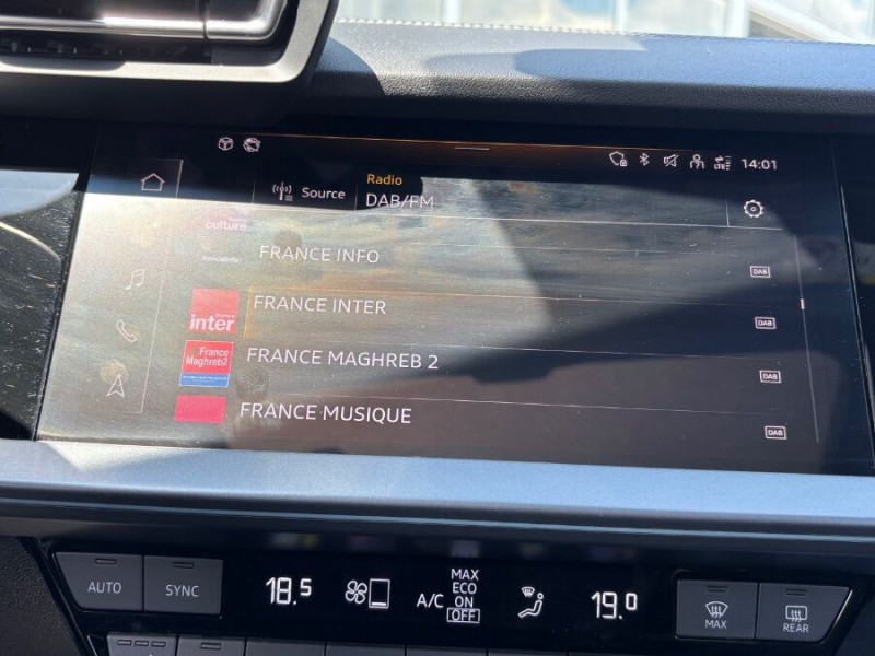 Photo 25 de l'offre de AUDI A3 SPORTBACK SPORTBACK New IV 35 TDI 150 S Tronic 7 S LINE Int + Ext. TOIT Ouvrant SC JA18 à 38450€ chez Mérignac auto