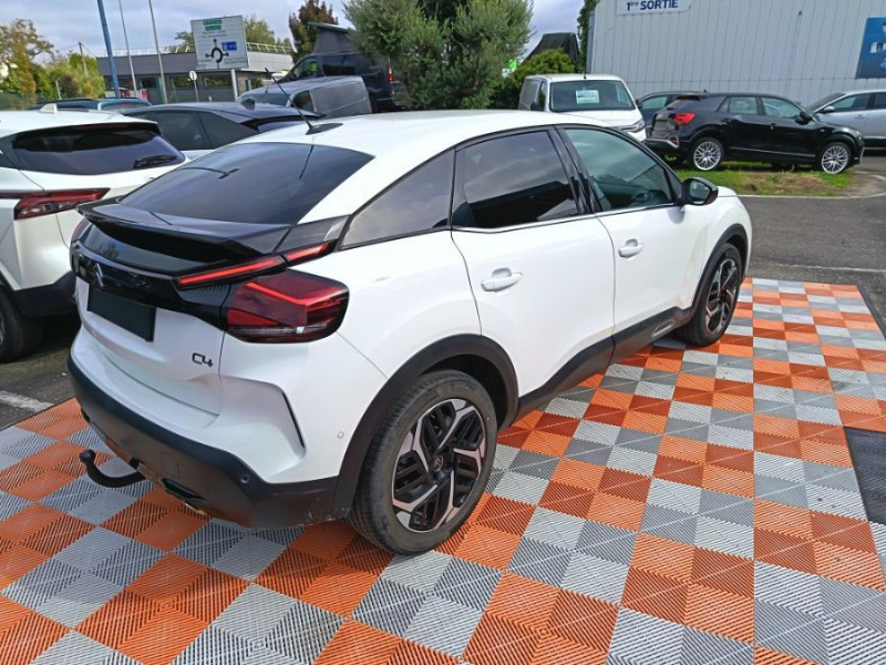 Photo 3 de l'offre de CITROEN C4 1.5 BlueHDI 130 EAT8 SHINE GPS à 21450€ chez Mérignac auto