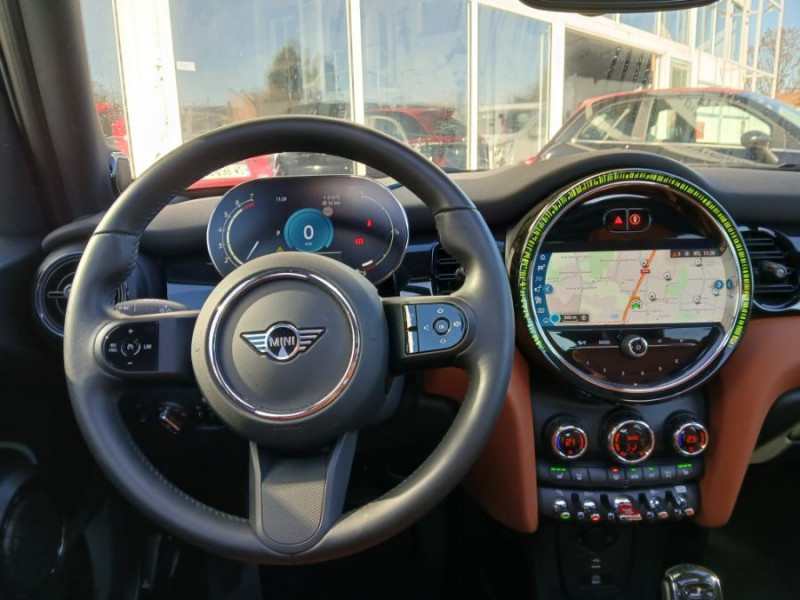 Photo 16 de l'offre de MINI MINI III (F56) NEW 1.5i 136 BVA7 COOPER 5P CUIR TOE Camera Key Less HUD Hifi... à 29490€ chez Mérignac auto