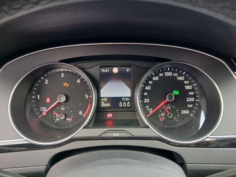 Photo 25 de l'offre de VOLKSWAGEN PASSAT SW VIII 2.0 TDI 150 DSG7 STYLE BUSINESS GPS Radars ACC Hayon EL. 1ère Main à 28450€ chez Mérignac auto