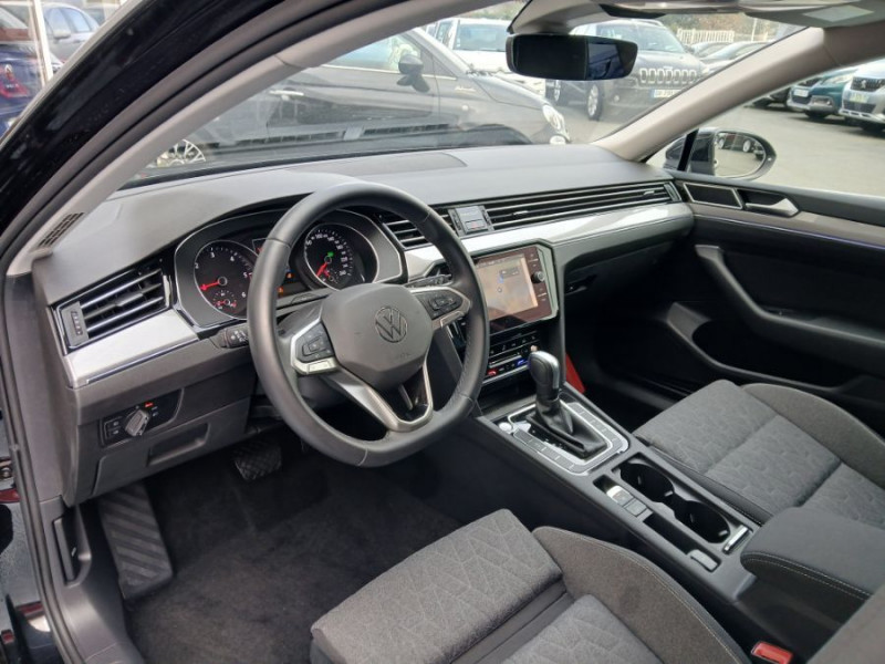 Photo 7 de l'offre de VOLKSWAGEN PASSAT SW VIII 2.0 TDI 150 DSG7 STYLE BUSINESS GPS Radars ACC Hayon EL. 1ère Main à 28450€ chez Mérignac auto