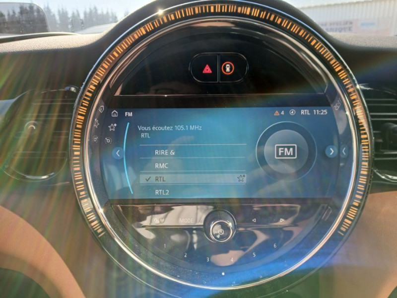 Photo 24 de l'offre de MINI MINI III (F56) NEW 1.5i 136 BVA7 COOPER 5P CUIR TOE Camera Key Less HUD Hifi... à 29490€ chez Mérignac auto