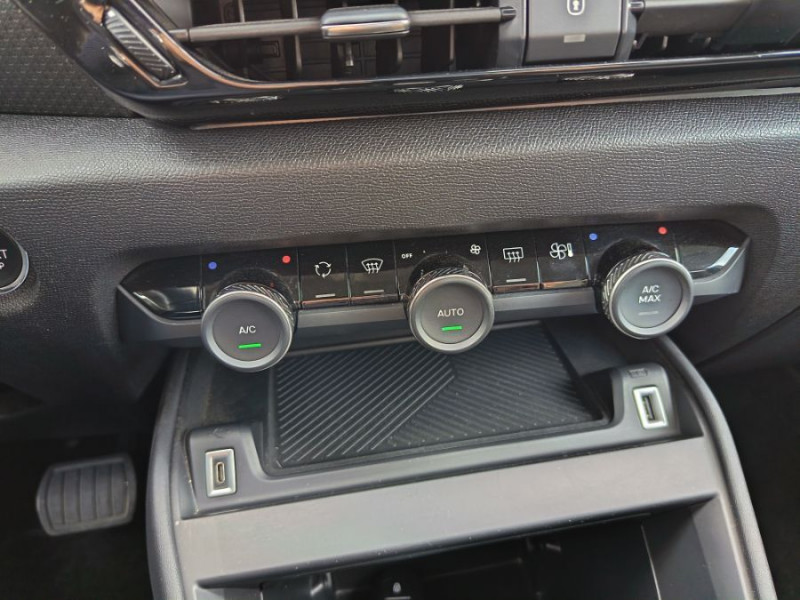 Photo 24 de l'offre de CITROEN C4 1.5 BlueHDI 130 EAT8 SHINE GPS à 21450€ chez Mérignac auto