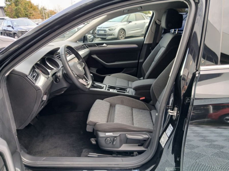 Photo 6 de l'offre de VOLKSWAGEN PASSAT SW VIII 2.0 TDI 150 DSG7 STYLE BUSINESS GPS Radars ACC Hayon EL. 1ère Main à 28450€ chez Mérignac auto