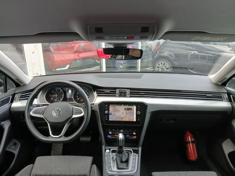 Photo 15 de l'offre de VOLKSWAGEN PASSAT SW VIII 2.0 TDI 150 DSG7 STYLE BUSINESS GPS Radars ACC Hayon EL. 1ère Main à 28450€ chez Mérignac auto
