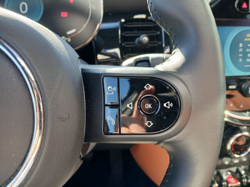 Photo 18 de l'offre de MINI MINI III (F56) NEW 1.5i 136 BVA7 COOPER 5P CUIR TOE Camera Key Less HUD Hifi... à 29490€ chez Mérignac auto