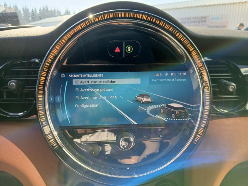 Photo 28 de l'offre de MINI MINI III (F56) NEW 1.5i 136 BVA7 COOPER 5P CUIR TOE Camera Key Less HUD Hifi... à 29490€ chez Mérignac auto