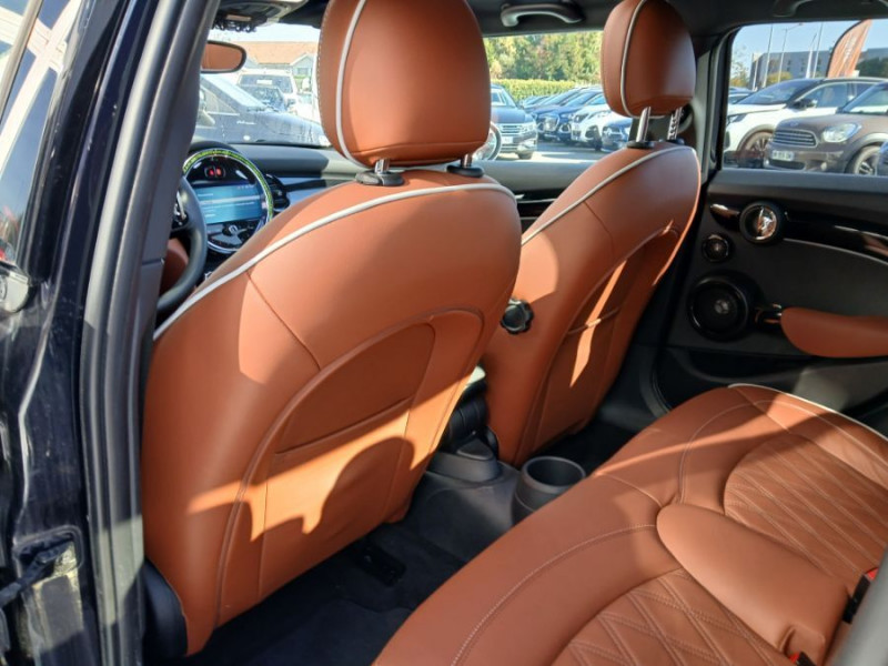 Photo 36 de l'offre de MINI MINI III (F56) NEW 1.5i 136 BVA7 COOPER 5P CUIR TOE Camera Key Less HUD Hifi... à 29490€ chez Mérignac auto