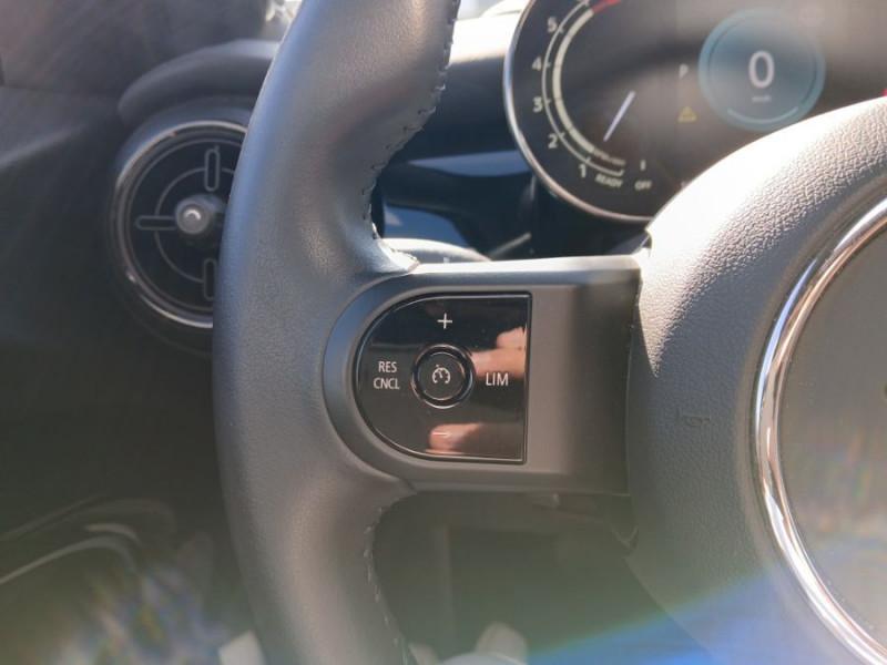 Photo 17 de l'offre de MINI MINI III (F56) NEW 1.5i 136 BVA7 COOPER 5P CUIR TOE Camera Key Less HUD Hifi... à 29490€ chez Mérignac auto