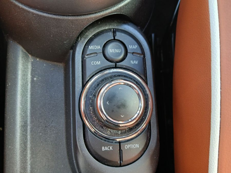 Photo 30 de l'offre de MINI MINI III (F56) NEW 1.5i 136 BVA7 COOPER 5P CUIR TOE Camera Key Less HUD Hifi... à 29490€ chez Mérignac auto