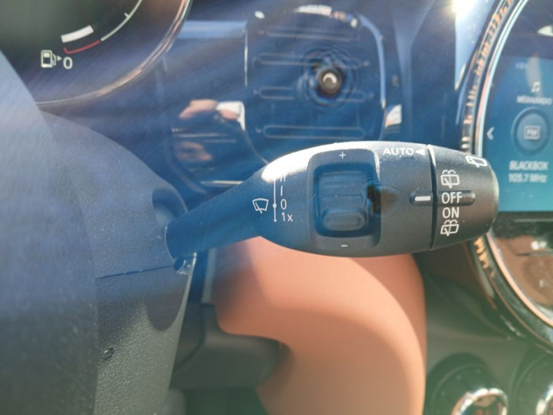 Photo 20 de l'offre de MINI MINI III (F56) NEW 1.5i 136 BVA7 COOPER 5P CUIR TOE Camera Key Less HUD Hifi... à 29490€ chez Mérignac auto