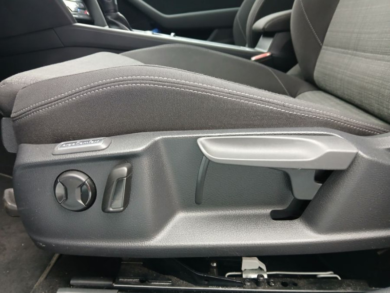 Photo 26 de l'offre de VOLKSWAGEN PASSAT SW VIII 1.6 TDI 120 DSG7 STYLE BUSINESS GPS Radars ACC Hayon EL. 1ère Main à 23480€ chez Mérignac auto