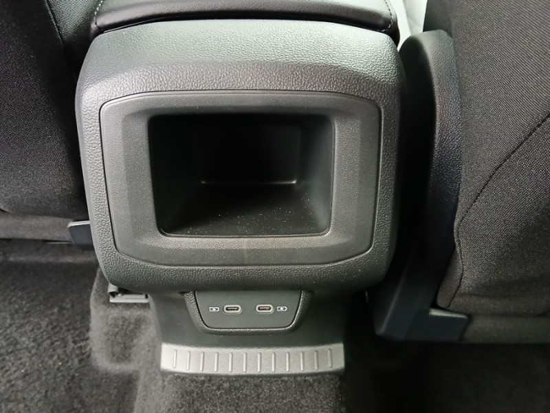 Photo 35 de l'offre de VOLKSWAGEN T-CROSS 1.0 TSI 116 DSG7 PACK JA17 08/25 Key Less Camera Radars RER Privacy Glass à 26950€ chez Mérignac auto