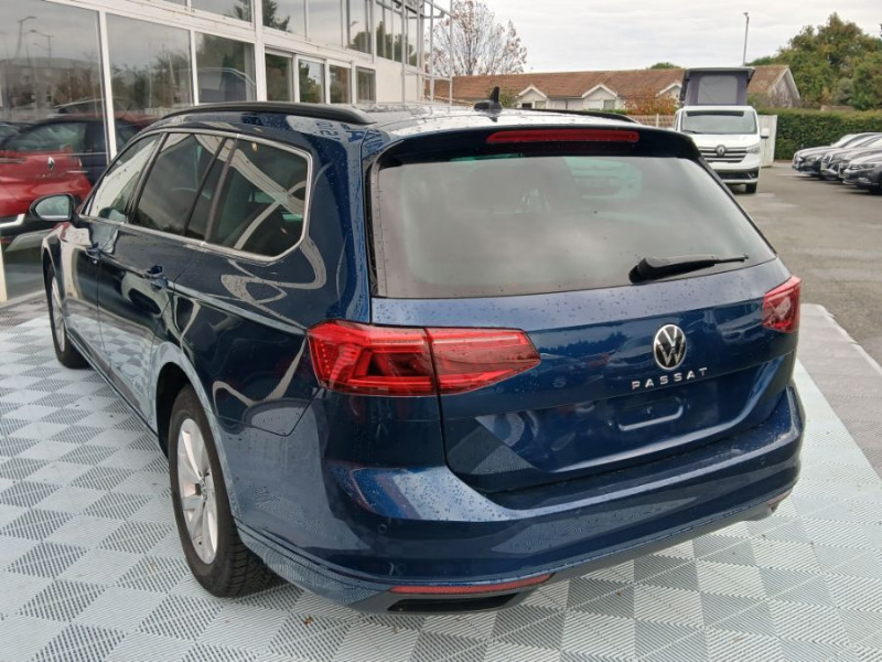 Photo 11 de l'offre de VOLKSWAGEN PASSAT SW VIII 1.6 TDI 120 DSG7 STYLE BUSINESS GPS Radars ACC Hayon EL. 1ère Main à 23480€ chez Mérignac auto