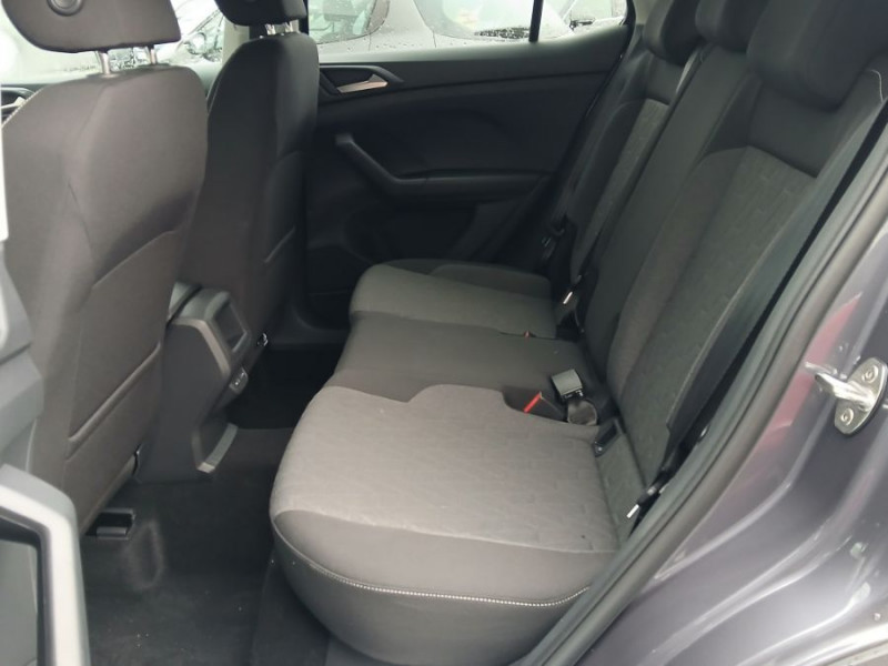 Photo 28 de l'offre de VOLKSWAGEN T-CROSS 1.0 TSI 116 DSG7 PACK JA17 08/25 Key Less Camera Radars RER Privacy Glass à 26950€ chez Mérignac auto