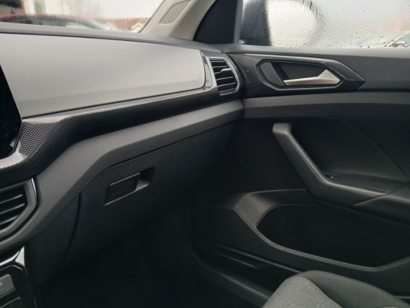 Photo 27 de l'offre de VOLKSWAGEN T-CROSS 1.0 TSI 116 DSG7 PACK JA17 08/25 Key Less Camera Radars RER Privacy Glass à 26950€ chez Mérignac auto