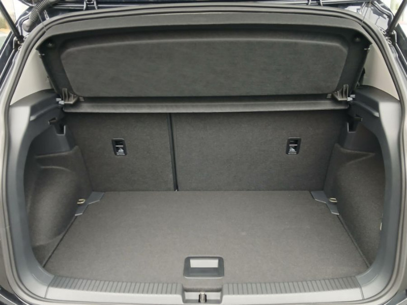 Photo 36 de l'offre de VOLKSWAGEN T-CROSS 1.0 TSI 116 DSG7 PACK JA17 08/25 Key Less Camera Radars RER Privacy Glass à 26950€ chez Mérignac auto