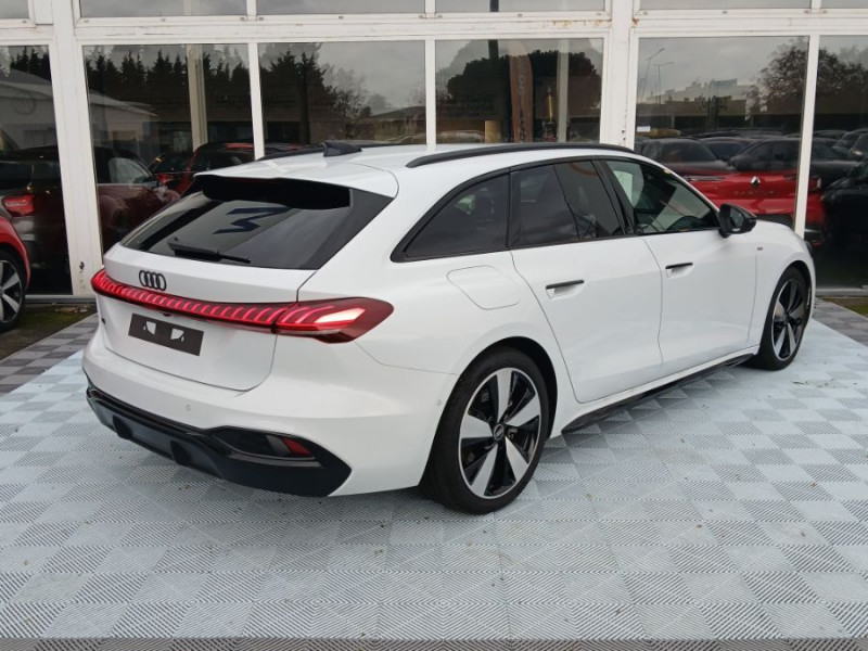 Photo 3 de l'offre de AUDI A5 AVANT III 2.0 TDI 204 S Tronic 7 S LINE Pack Tech Plus Matrix 2 Ecrans à 53990€ chez Mérignac auto