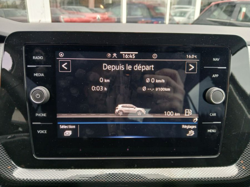 Photo 27 de l'offre de VOLKSWAGEN T-CROSS 1.0 TSI 116 DSG7 PACK JA17 08/25 Key Less Camera Radars RER Privacy Glass à 26950€ chez Mérignac auto