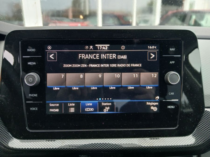 Photo 23 de l'offre de VOLKSWAGEN T-CROSS 1.0 TSI 116 DSG7 PACK JA17 08/25 Key Less Camera Radars RER Privacy Glass à 26950€ chez Mérignac auto