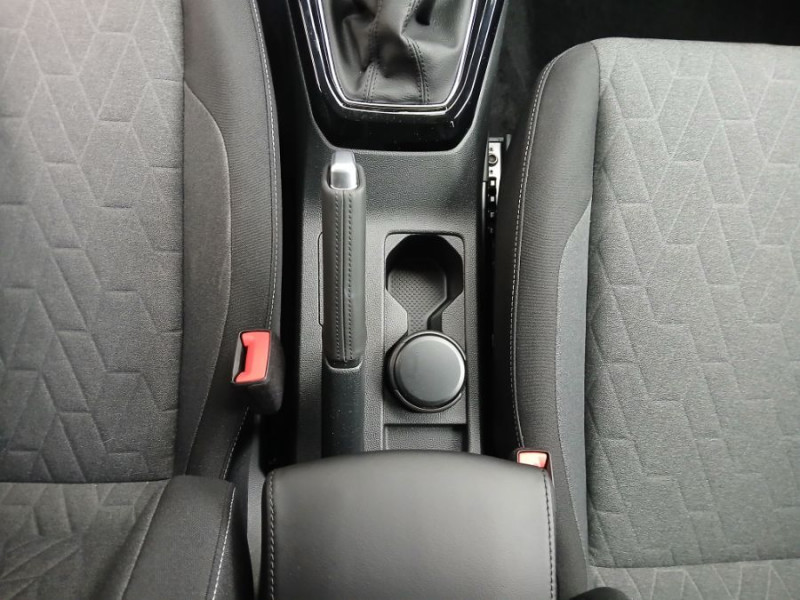 Photo 26 de l'offre de VOLKSWAGEN T-CROSS 1.0 TSI 116 DSG7 PACK JA17 08/25 Key Less Camera Radars RER Privacy Glass à 26950€ chez Mérignac auto