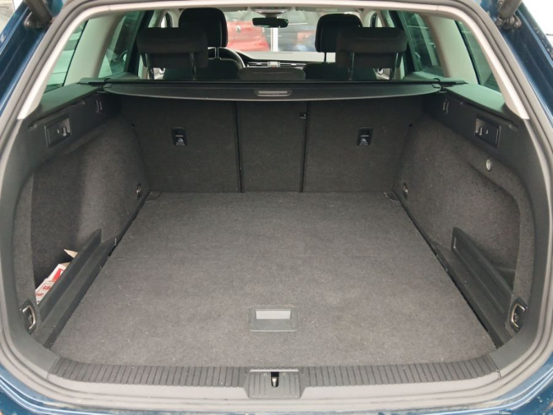 Photo 31 de l'offre de VOLKSWAGEN PASSAT SW VIII 1.6 TDI 120 DSG7 STYLE BUSINESS GPS Radars ACC Hayon EL. 1ère Main à 23480€ chez Mérignac auto
