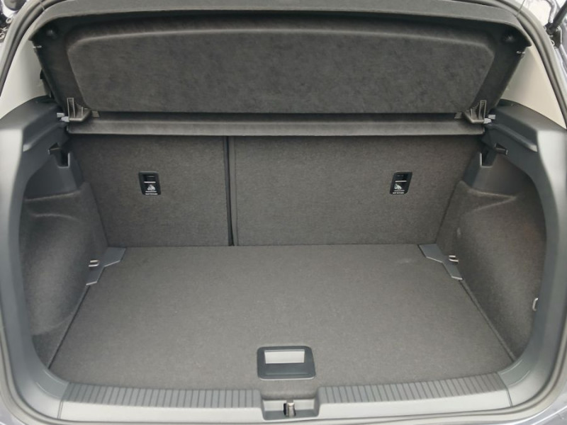 Photo 31 de l'offre de VOLKSWAGEN T-CROSS 1.0 TSI 116 DSG7 PACK JA17 08/25 Key Less Camera Radars RER Privacy Glass à 26950€ chez Mérignac auto