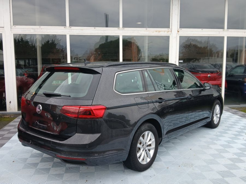 Photo 3 de l'offre de VOLKSWAGEN PASSAT SW VIII 1.6 TDI 120 DSG7 STYLE BUSINESS GPS Radars ACC Hayon EL. 1ère Main à 22950€ chez Mérignac auto