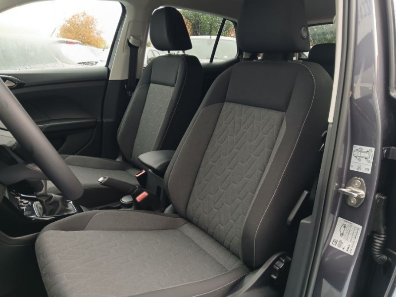 Photo 5 de l'offre de VOLKSWAGEN T-CROSS 1.0 TSI 116 DSG7 PACK JA17 08/25 Key Less Camera Radars RER Privacy Glass à 26950€ chez Mérignac auto