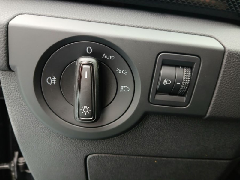 Photo 20 de l'offre de VOLKSWAGEN T-CROSS 1.0 TSI 116 DSG7 PACK JA17 08/25 Key Less Camera Radars RER Privacy Glass à 26950€ chez Mérignac auto