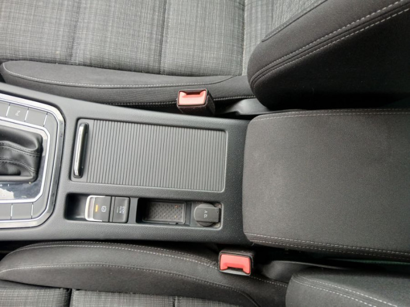 Photo 29 de l'offre de VOLKSWAGEN PASSAT SW VIII 1.6 TDI 120 DSG7 STYLE BUSINESS GPS Radars ACC Hayon EL. 1ère Main à 23480€ chez Mérignac auto