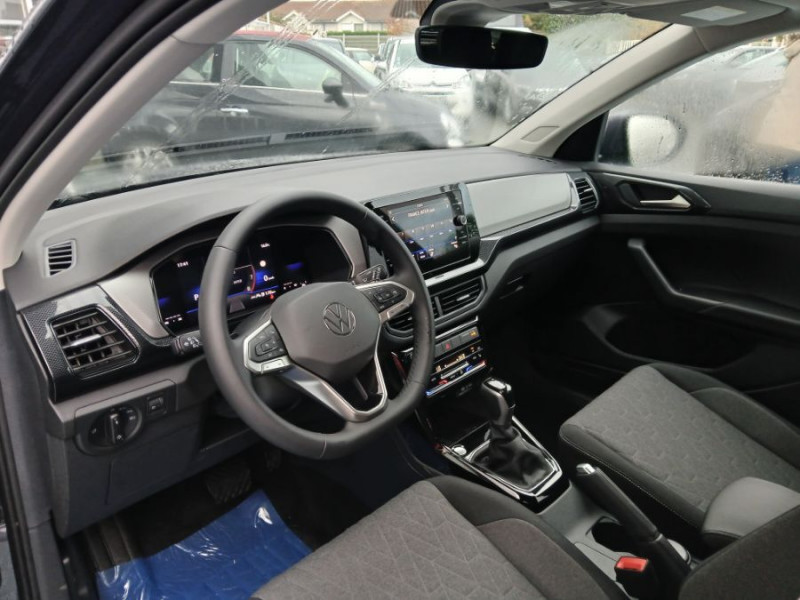 Photo 13 de l'offre de VOLKSWAGEN T-CROSS 1.0 TSI 116 DSG7 PACK JA17 08/25 Key Less Camera Radars RER Privacy Glass à 26950€ chez Mérignac auto