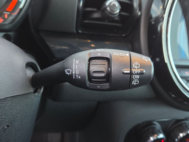Photo 20 de l'offre de MINI CLUBMAN III ONE 102 BVA GPS Radars JA17 LED SC à 18490€ chez Mérignac auto