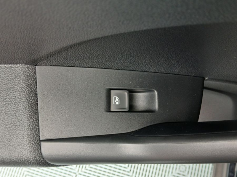 Photo 34 de l'offre de VOLKSWAGEN T-CROSS 1.0 TSI 116 DSG7 PACK JA17 08/25 Key Less Camera Radars RER Privacy Glass à 26950€ chez Mérignac auto