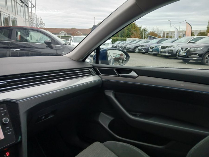 Photo 41 de l'offre de VOLKSWAGEN PASSAT SW VIII 1.6 TDI 120 DSG7 STYLE BUSINESS GPS Radars ACC Hayon EL. 1ère Main à 23480€ chez Mérignac auto