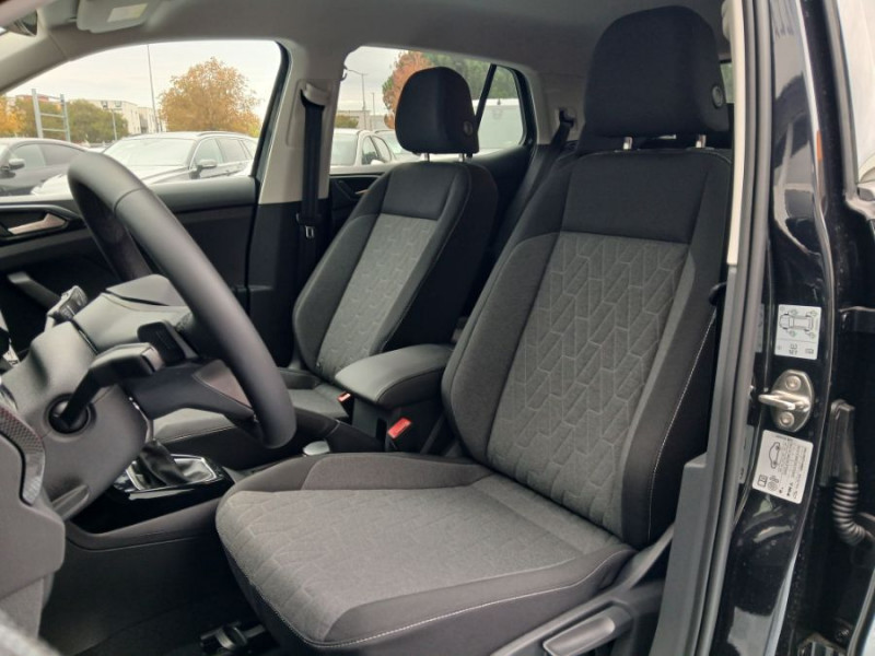 Photo 5 de l'offre de VOLKSWAGEN T-CROSS 1.0 TSI 116 DSG7 PACK JA17 08/25 Key Less Camera Radars RER Privacy Glass à 26950€ chez Mérignac auto